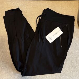 Athleta Black Trekkie North Athletic Jogger